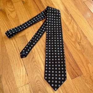 Covington 100% Silk Tie. Printed with Dark Gray Base. EUC
